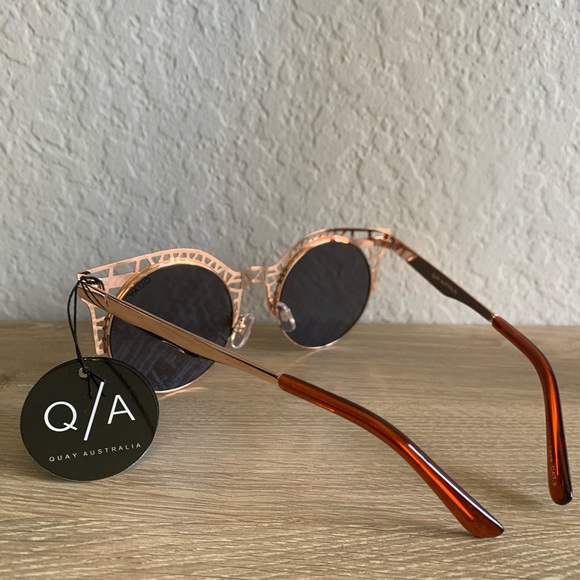 Quay Fleur Sunglasses - Picture 4 of 5